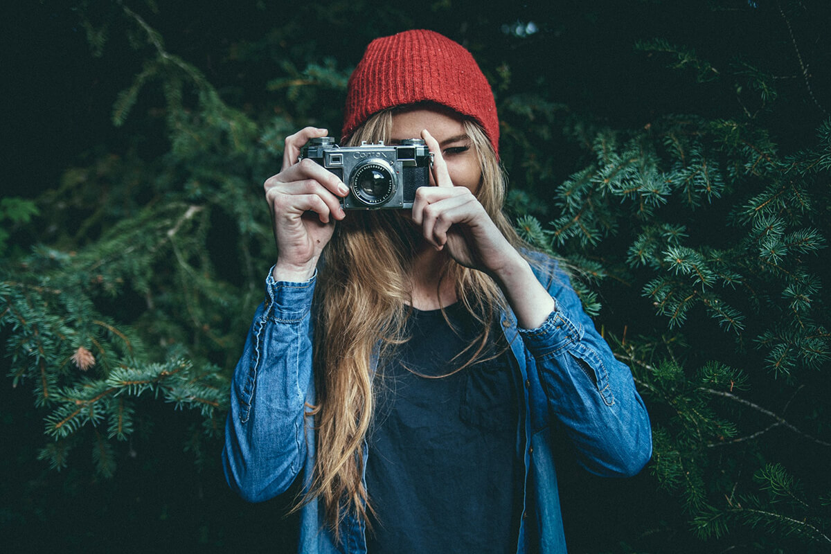 mujer con la camara